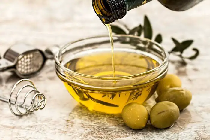 comment se débarrasser d'une fissure anale avec l'huile d'olive
